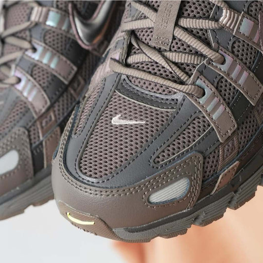 NIKE P-6000 CAVE STONE METALLIC SILVER