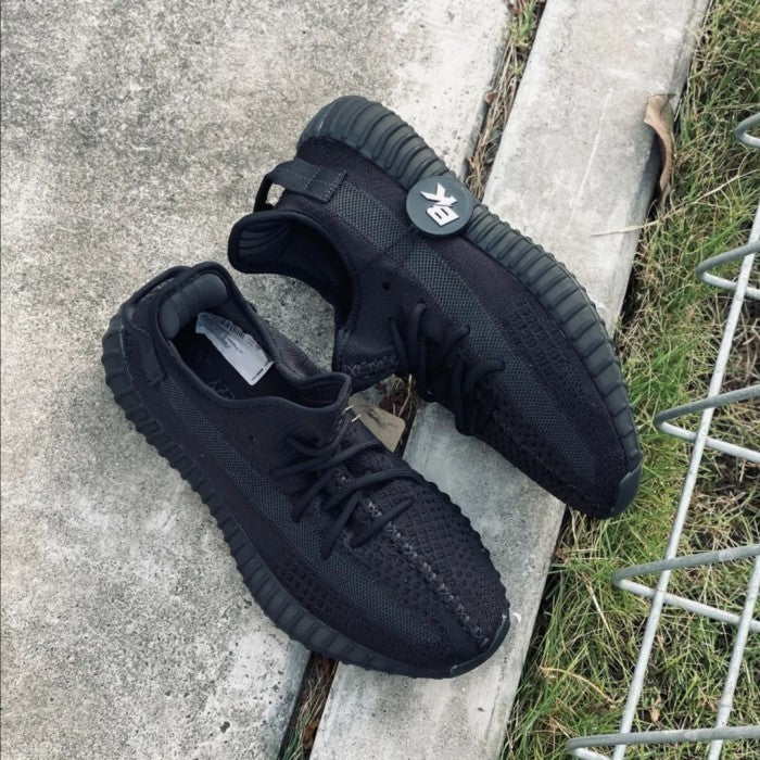 YEEZY V2 ONYX