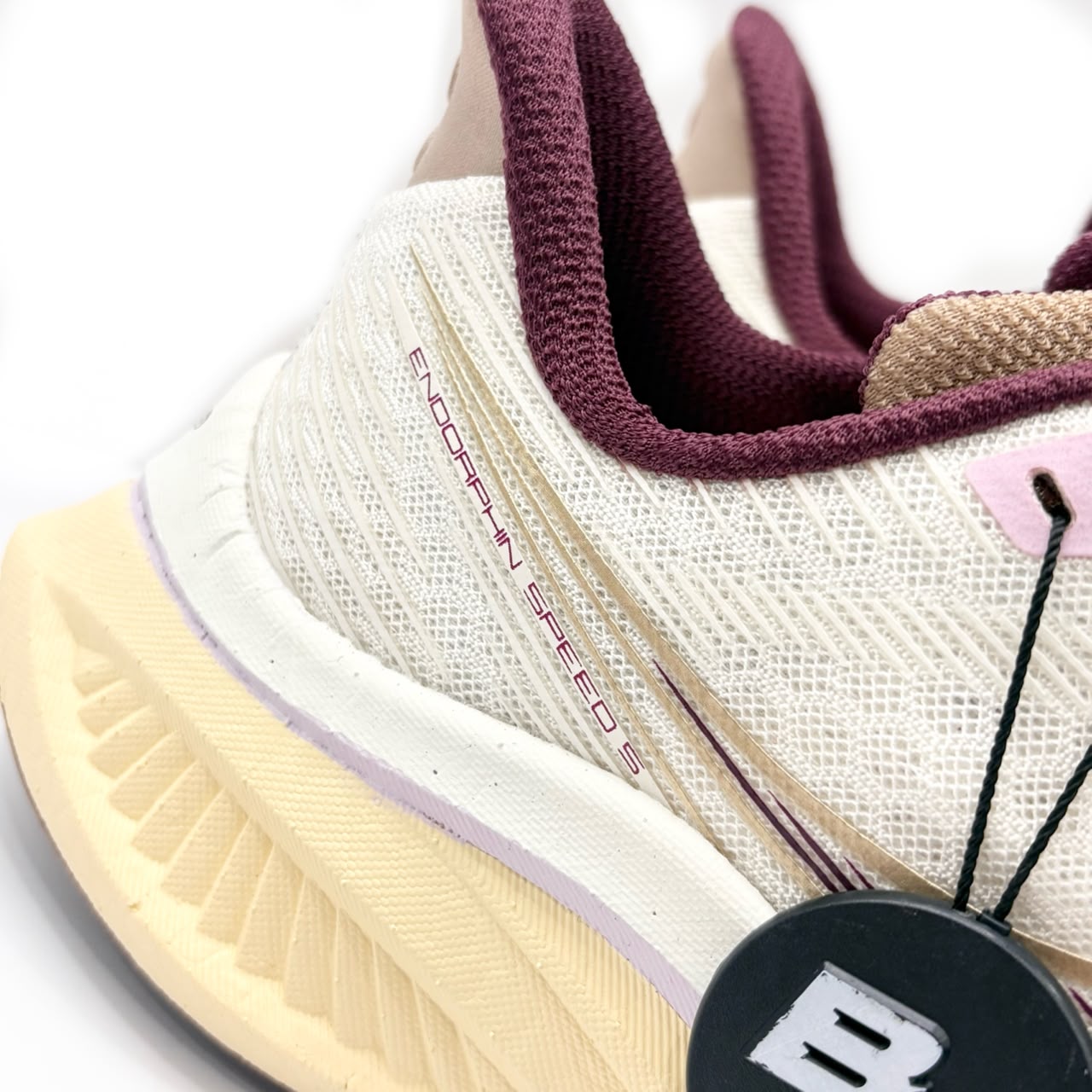 SAUCONY ENDORPHIN SPEED 5 IVORY MAROON WMNS