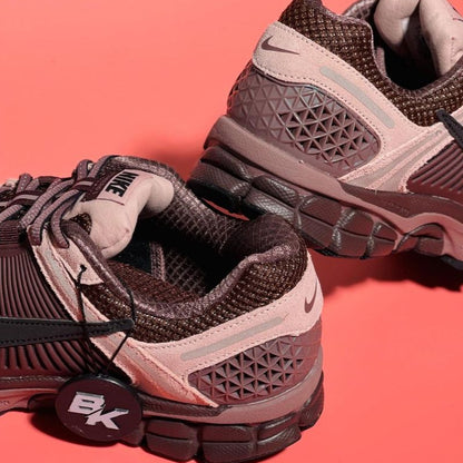 NIKE ZOOM VOMERO 5 PLUM ECLIPSE WMNS