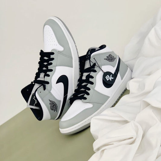 AIR JORDAN 1 MID LIGHT SMOKE GREY MEN