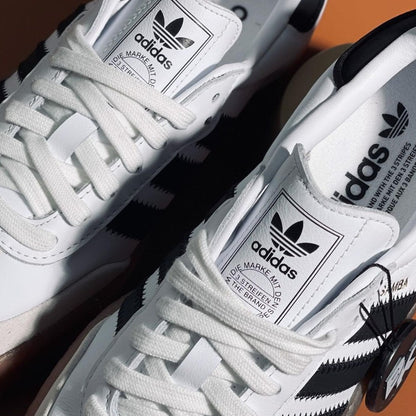 Sambae cloud white core black