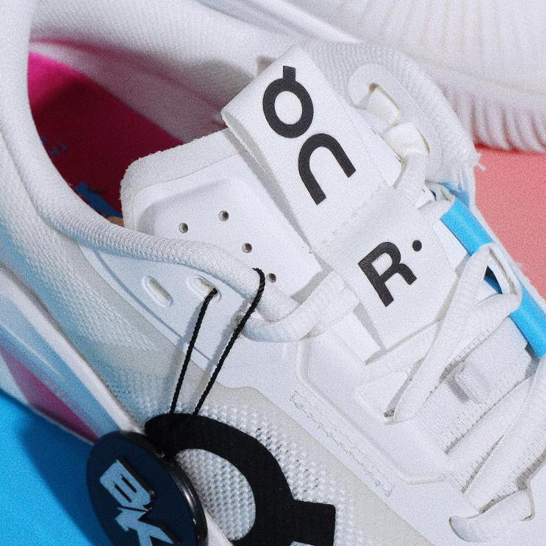 ON THE ROGER PRO FIRE WHITE PINK