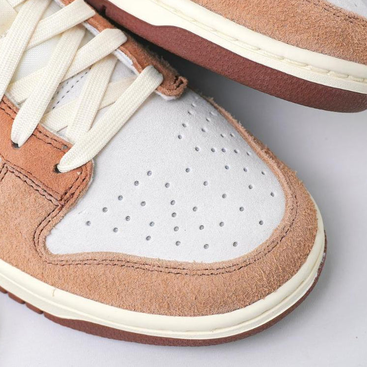 DUNK LOW MEDIUM CURRY