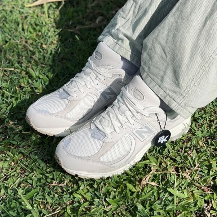 NEW BALANCE 2002R WHITE IVORY