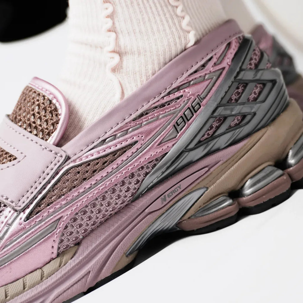 NEW BALANCE 1906L METALLIC PINK