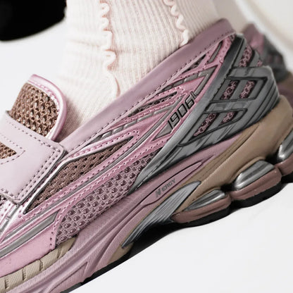 NEW BALANCE 1906L METALLIC PINK