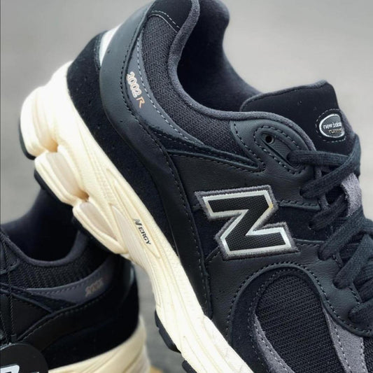 NEW BALANCE 2002R BLACK BEIGE