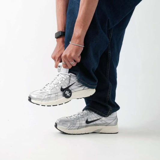 NIKE P-6000 WHITE METALLIC SILVER BLACK