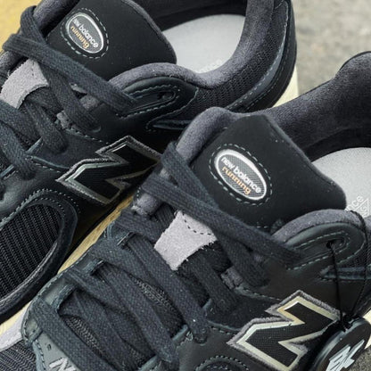 NEW BALANCE 2002R BLACK BEIGE
