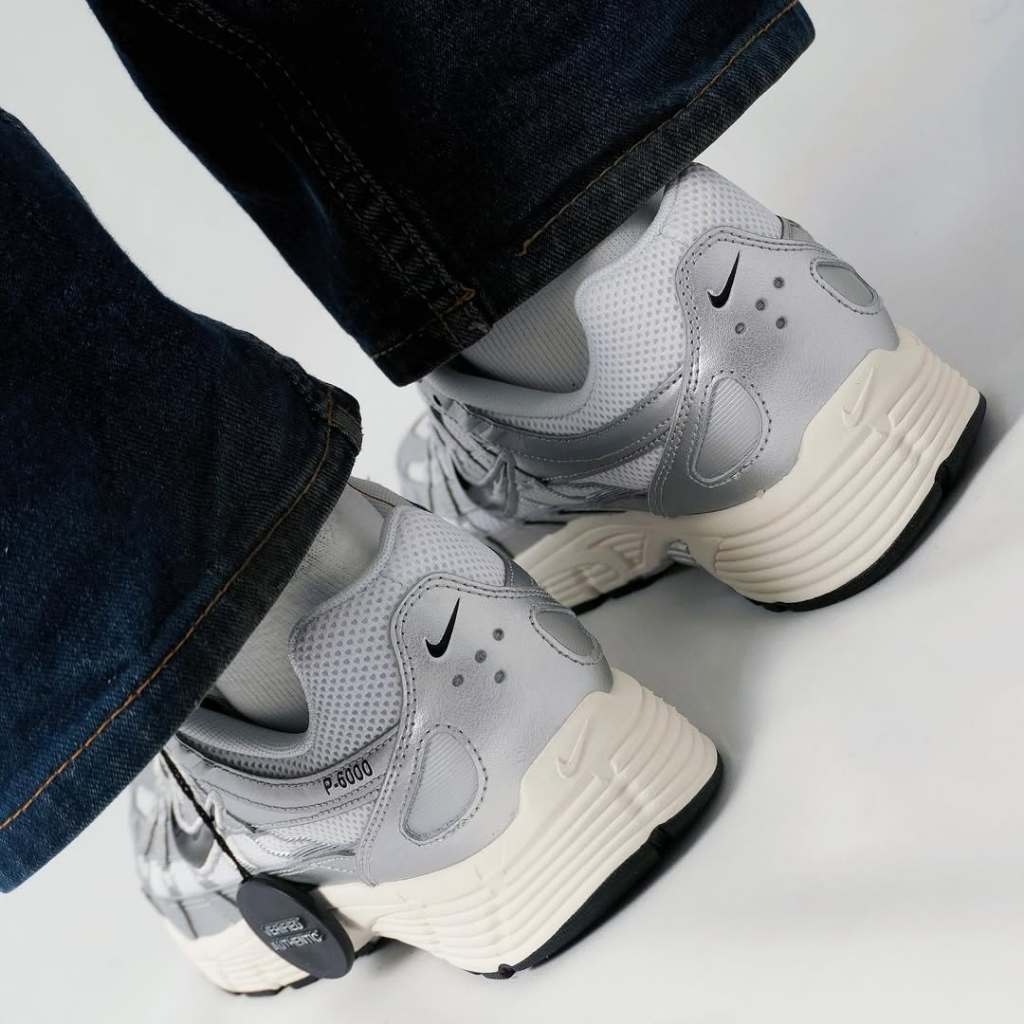 NIKE P-6000 WHITE METALLIC FLAT SILVER