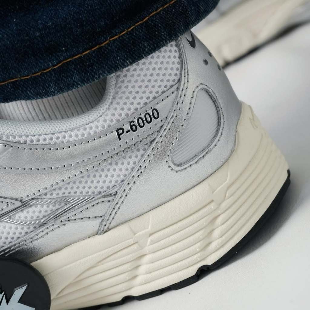 NIKE P-6000 WHITE METALLIC FLAT SILVER