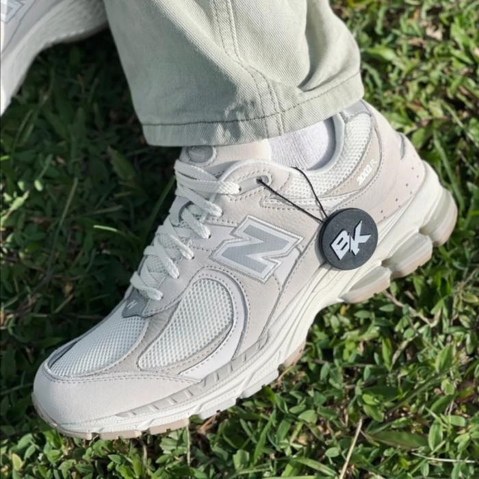 NEW BALANCE 2002R WHITE IVORY