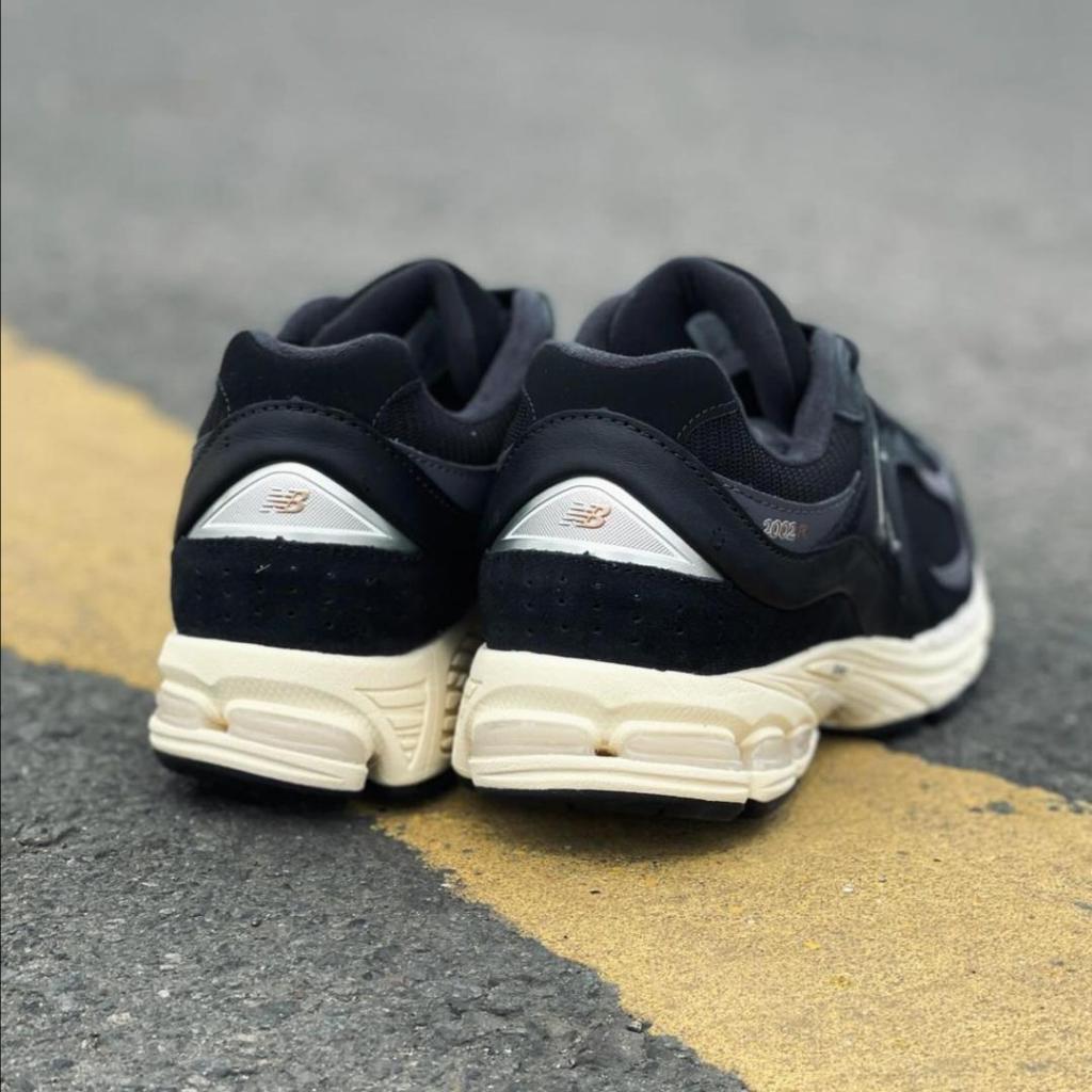NEW BALANCE 2002R BLACK BEIGE
