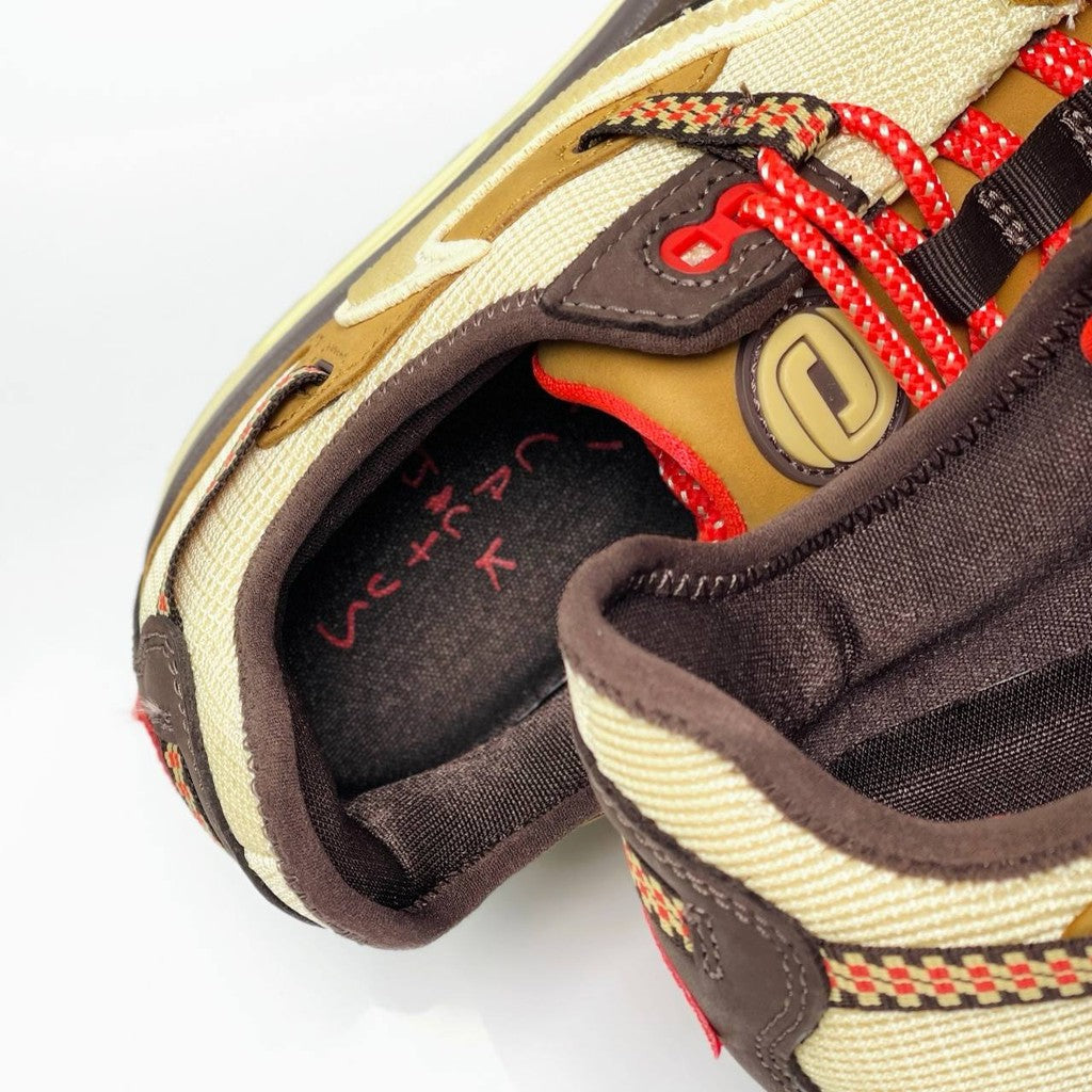 AIR MAX TRAVIS