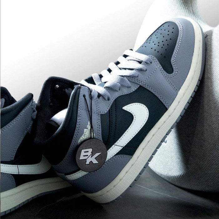 AIR JORDAN 1 MID CEMENT GREY
