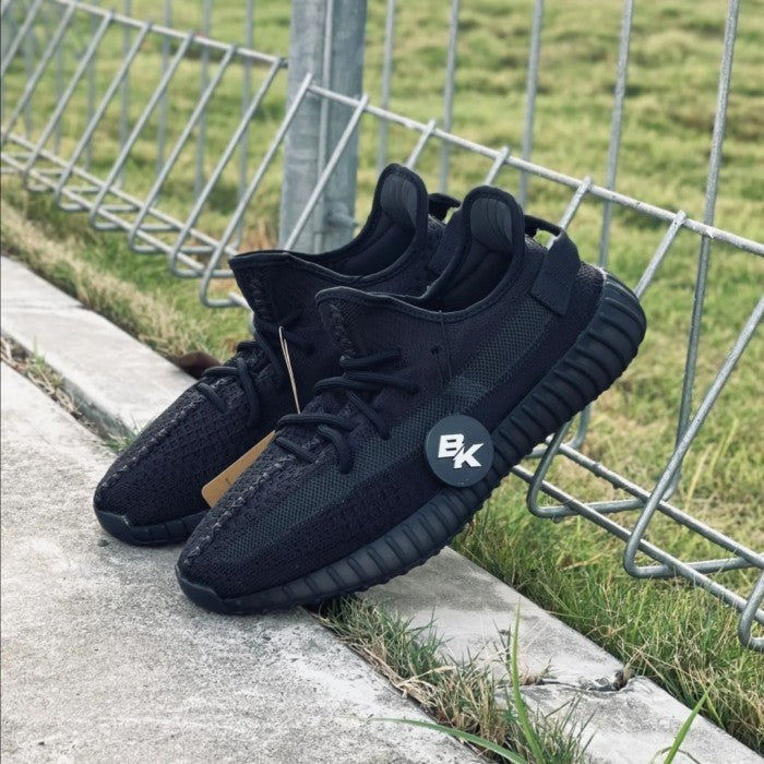 YEEZY V2 ONYX